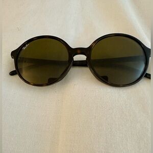 Ray-Ban Round Tortoise Sunglasses